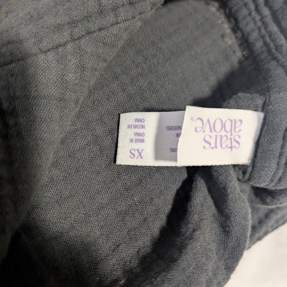 Elevated Basic - 100% Cotton Short Sleeve Button-up Shirt In Charcoal - Picture 6 of 6